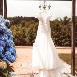 David’s bridal wedding dress size 6 ivory